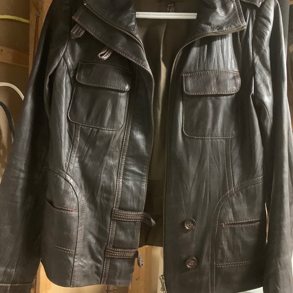 Women’s Danier leather jacket - Picture 2 of 3